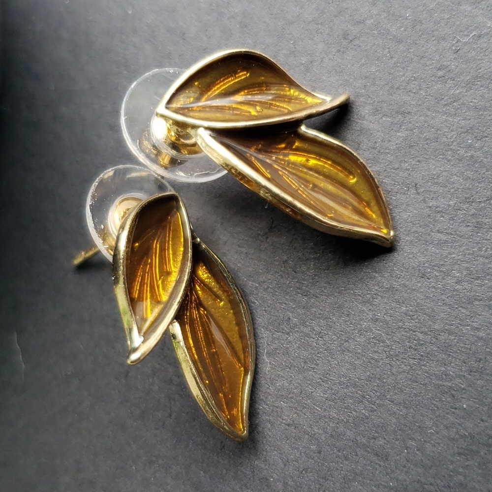 Leaf Shaped Stud Chocolate Colored Earrings. NWT